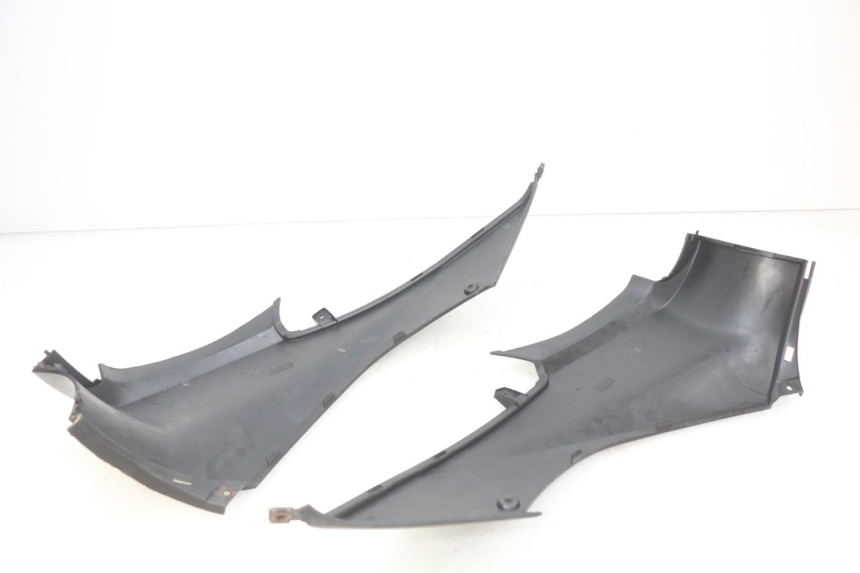 photo de TAPA DEBAJO DEL ASIENTO MBK OVETTO 2T 50 (2007 - 2017) - Primer plano técnico