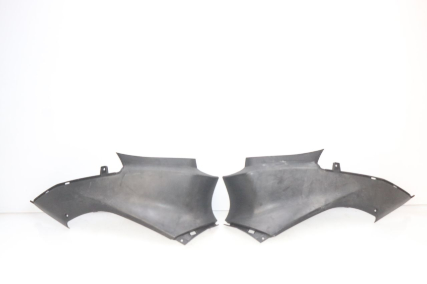 photo de TAPA DEBAJO DEL ASIENTO MBK OVETTO 2T 50 (2007 - 2017) - Detalles de los puntos de fijación