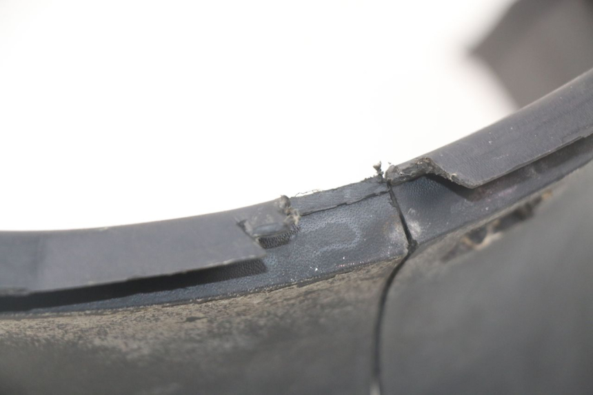 photo de TAPA BAJO ASIENTO MBK OVETTO ONE 2T 50 (2013 - 2017) - Zoom estado de uso