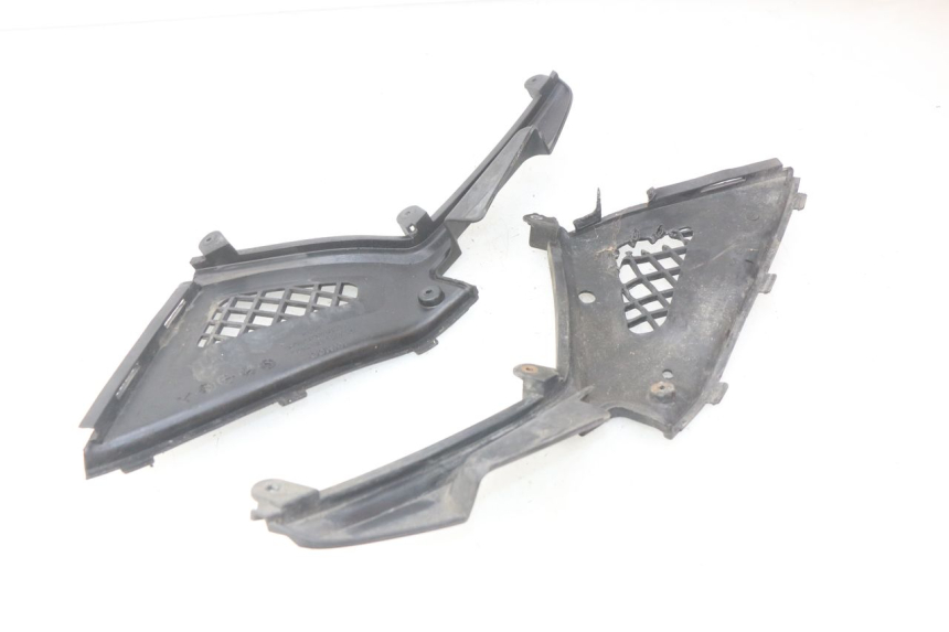 photo de TAPA BAJO EL ASIENTO KYMCO PEOPLE 250 (2004 - 2008) - Otra perspectiva