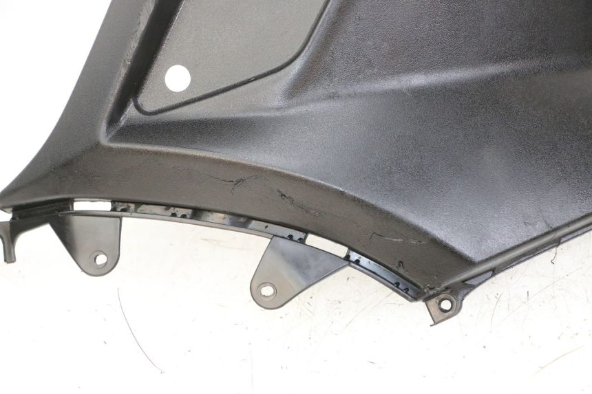 photo de TAPA BAJO ASIENTO PEUGEOT STREETZONE 4T 50 (2018 - 2023) - Marcados y referencias originales
