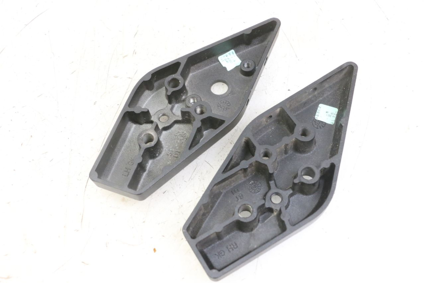 photo de TAPA BAJO ASIENTO ROYAL ENFIELD HYMALAYAN 410 (2016 - 2023) - Detalle de la pieza