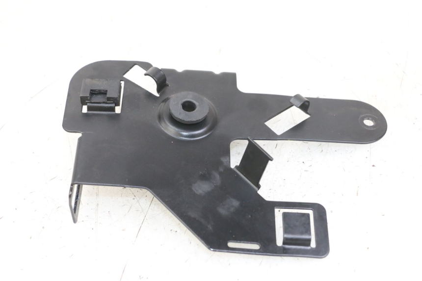 photo de TAPA BAJO ASIENTO ROYAL ENFIELD SCRAM 411 (2022 - 2024) - Detalle de la pieza