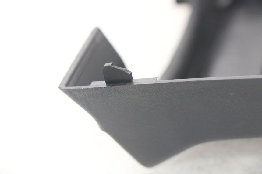 photo de TAPA BAJO ASIENTO DAELIM S2 FI 125 (2008 - 2017) - Detalle de la pieza