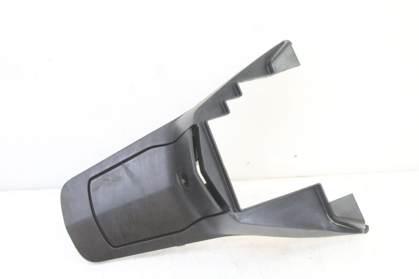 photo de TAPA BAJO ASIENTO PEUGEOT SATELIS 125 (2013 - 2018) - Detalle de la pieza