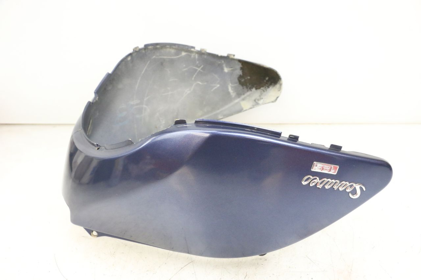 photo de TAPA BAJO ASIENTO APRILIA SCARABEO GT 125 (1999 - 2007) - Detalle de la pieza