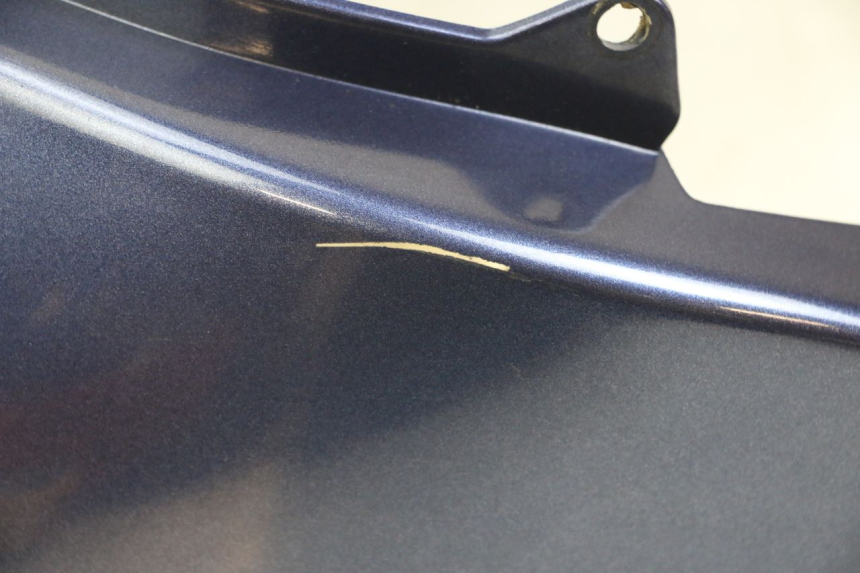 photo de TAPA BAJO ASIENTO APRILIA SCARABEO GT 125 (1999 - 2007) - Primer plano técnico