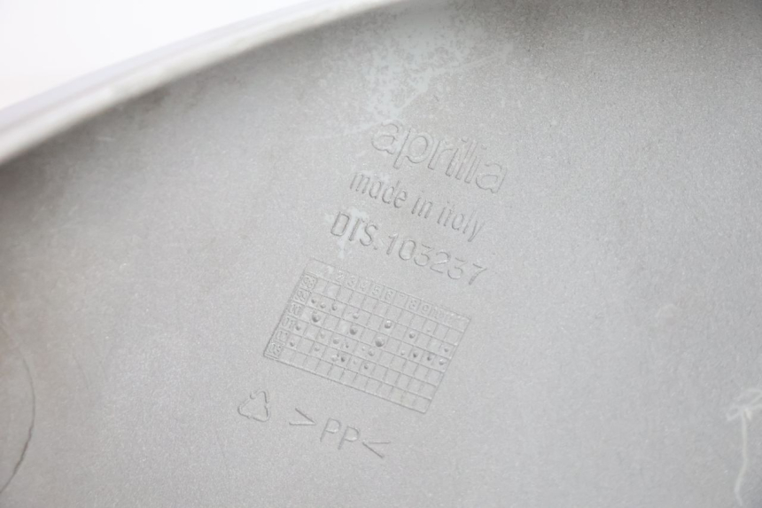 photo de TAPA BAJO ASIENTO APRILIA SCARABEO GT 125 (1999 - 2007) - Vista general del producto
