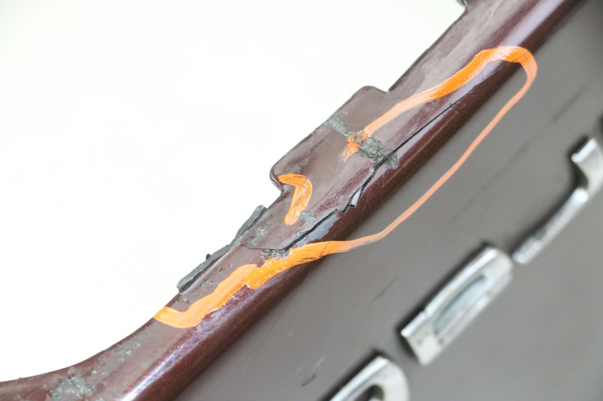 photo de TAPA BAJO ASIENTO APRILIA SCARABEO GT TOURING 125 (1999 - 2005) - Detalles de los puntos de fijación