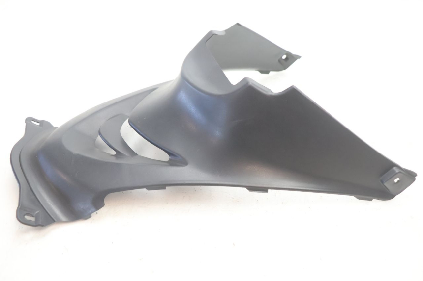 photo de TAPA BAJO ASIENTO FYM SCOOTERONE 125 (2006 - 2008) - Detalle de la pieza
