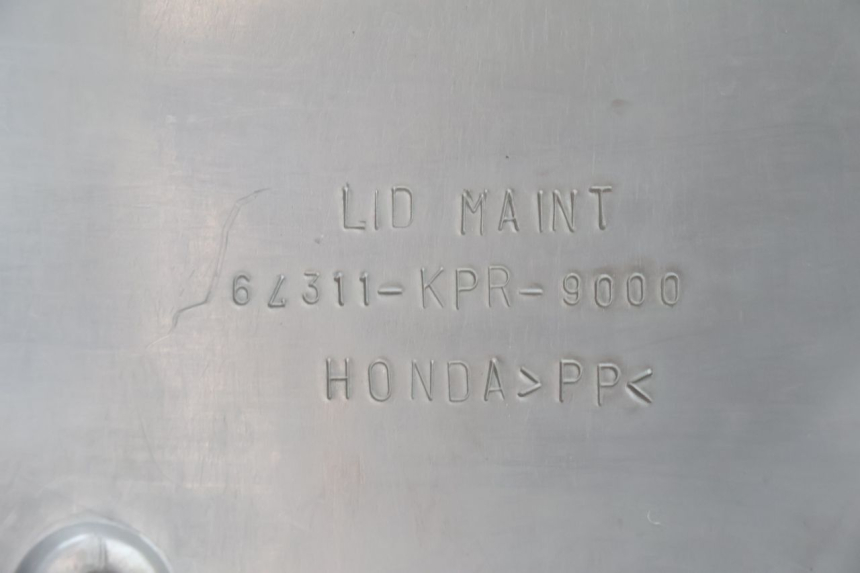 photo de TAPA BAJO ASIENTO HONDA SH 125 (2001 - 2003) - Marcados y referencias originales