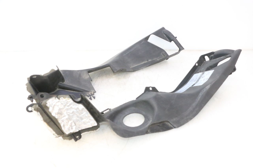 photo de TAPA BAJO ASIENTO CAN-AM SPYDER RS 1000 (2008 - 2012) - Primer plano técnico
