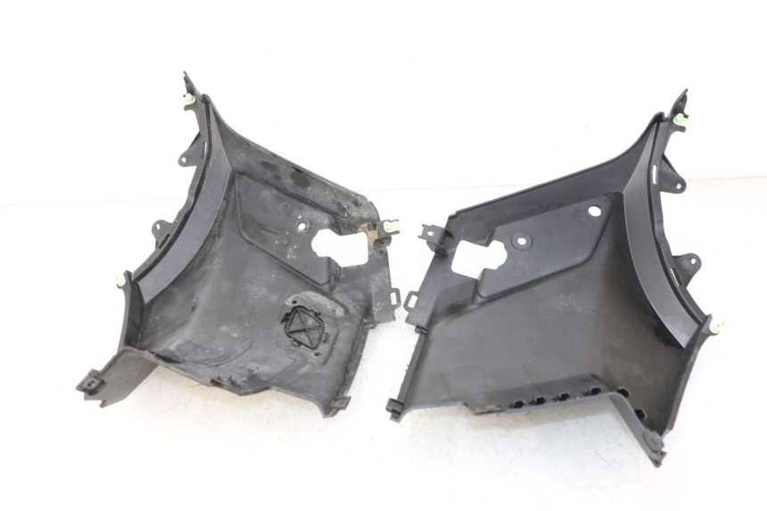 photo de TAPA BAJO ASIENTO PEUGEOT STREETZONE I NAKED 2T 50 (2018 - 2020) - Estado de la superficie y material