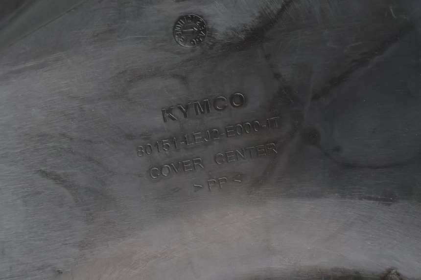 photo de TAPA BAJO ASIENTO KYMCO SUPER 8 2T 50 (2007 - 2013) - Estado de la superficie y material