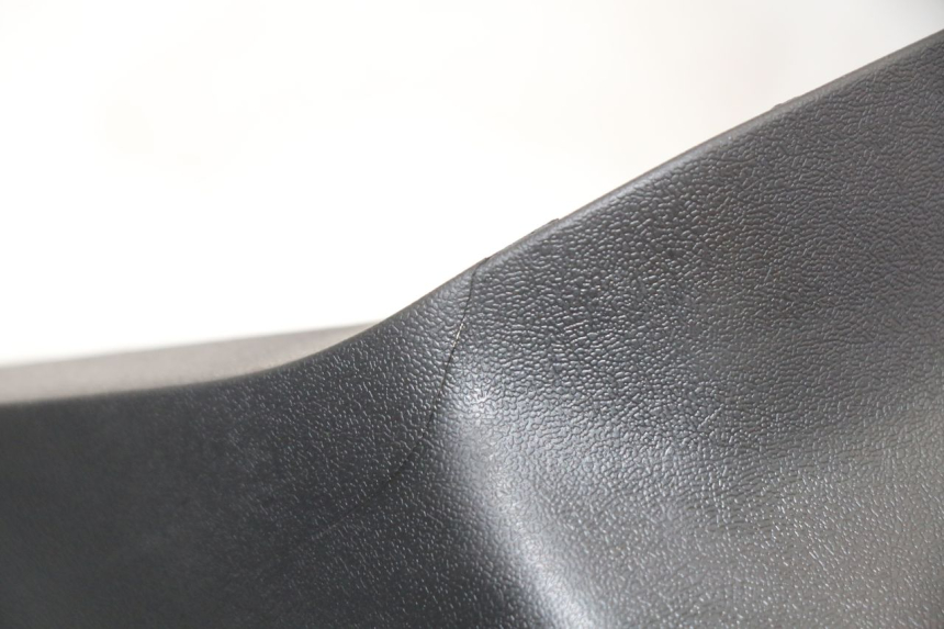 photo de TAPA BAJO ASIENTO SUZUKI BURGMAN 125 (2018 - 2021) - Zoom estado de uso