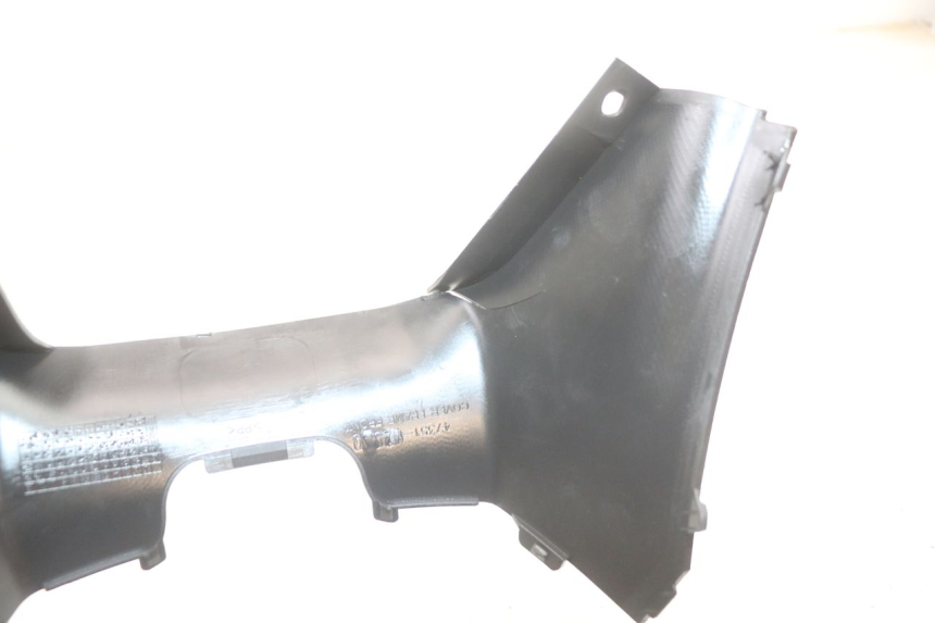 photo de TAPA BAJO ASIENTO SUZUKI BURGMAN 125 (2018 - 2021) - Estado de la superficie y material