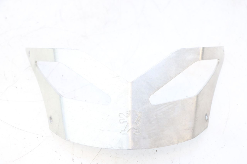 photo de TAPA BAJO ASIENTO PEUGEOT TREKKER 50 (1995 - 2004) - Enfoque en la estructura
