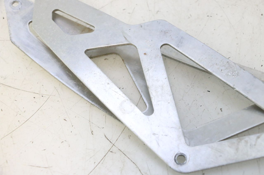 photo de TAPA BAJO ASIENTO PEUGEOT TREKKER 50 (1995 - 2004) - Primer plano técnico