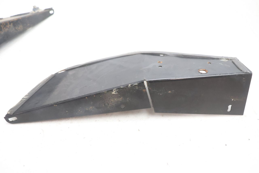photo de TAPA BAJO ASIENTO BOOM TRIKE FUN 500 (2004 - 2010) - Estado de la superficie y material