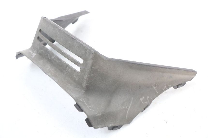 photo de TAPA DEBAJO DEL ASIENTO SUZUKI UH BURGMAN 125 (2002 - 2006) - Zoom estado de uso