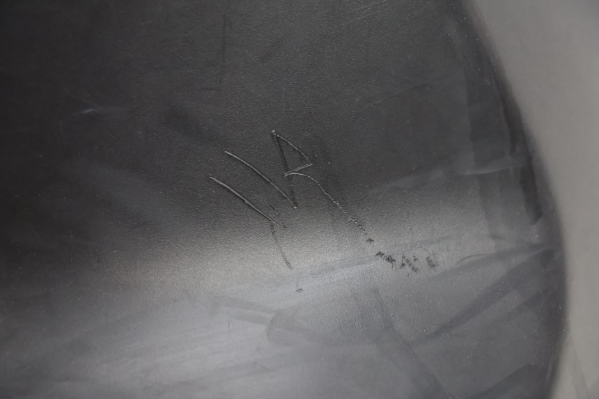 photo de TAPA BAJO EL ASIENTO PEUGEOT VIVACITY 50 (2004 - 2009) - Zoom estado de uso