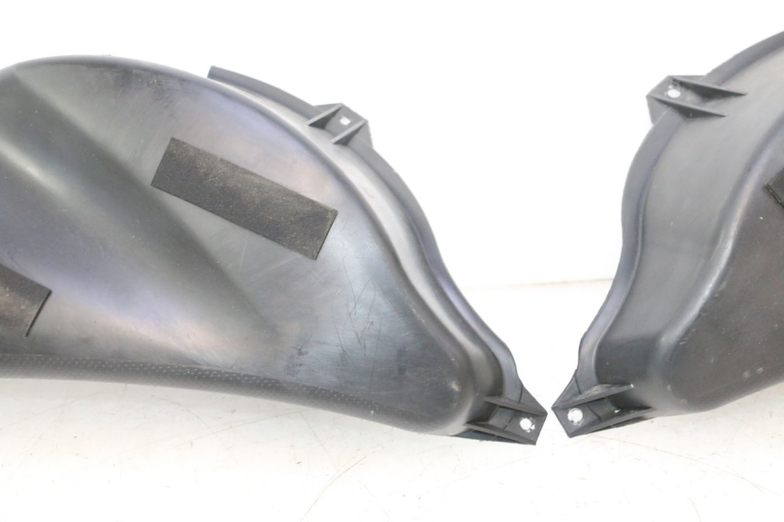 photo de TAPA BAJO ASIENTO YAMAHA WAVE RUNNER GP R 1200 (2000 - 2003) - Detalles de los puntos de fijación