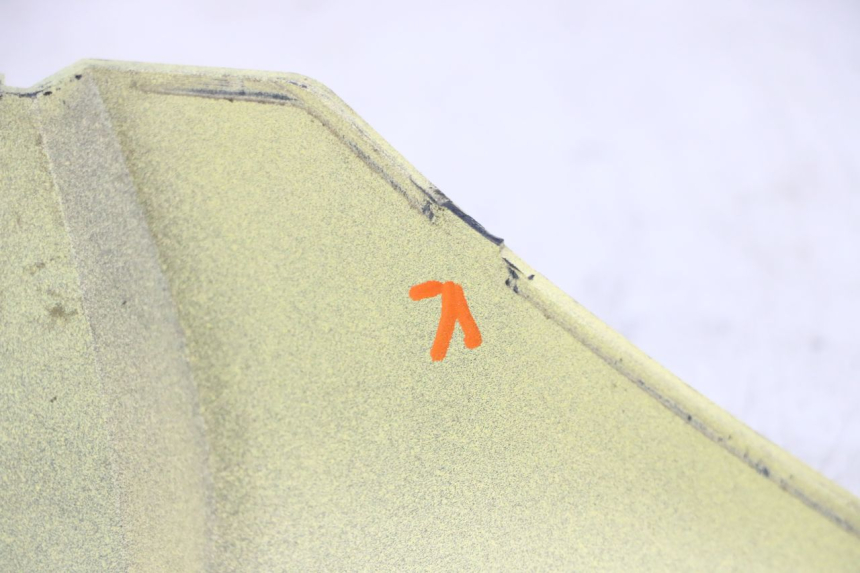 photo de TAPA BAJO ASIENTO YAMAHA WHY 50 (1998 - 2000) - Primer plano técnico