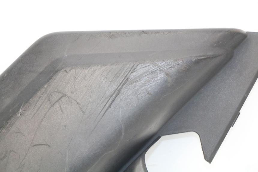 photo de TAPA DEBAJO DEL ASIENTO YAMAHA XMAX X-MAX 125 (2006 - 2009) - Detalles de los puntos de fijación