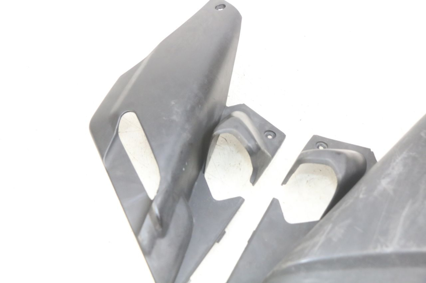 photo de TAPA DEBAJO DEL ASIENTO YAMAHA XMAX X-MAX 125 (2006 - 2009) - Primer plano técnico