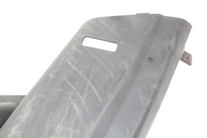 photo de TAPA DEBAJO DEL ASIENTO YAMAHA XMAX X-MAX 125 (2006 - 2009) - Detalles de los puntos de fijación