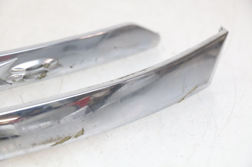 photo de TAPA BAJO EL ASIENTO PIAGGIO X8 125 (2004 - 2007) - Zoom sobre los componentes