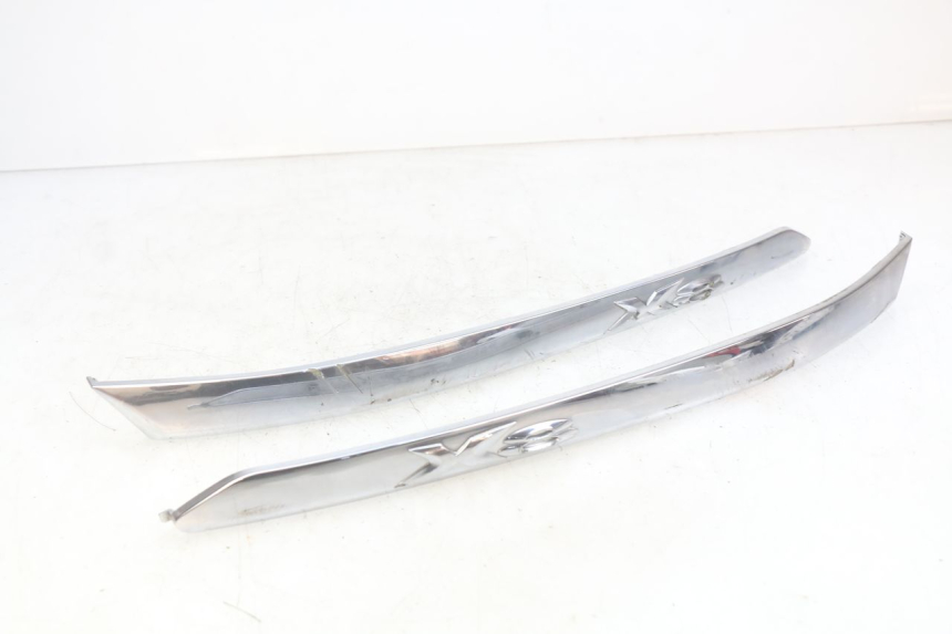 photo de TAPA BAJO EL ASIENTO PIAGGIO X8 125 (2004 - 2007) - Primer plano de alta resolución