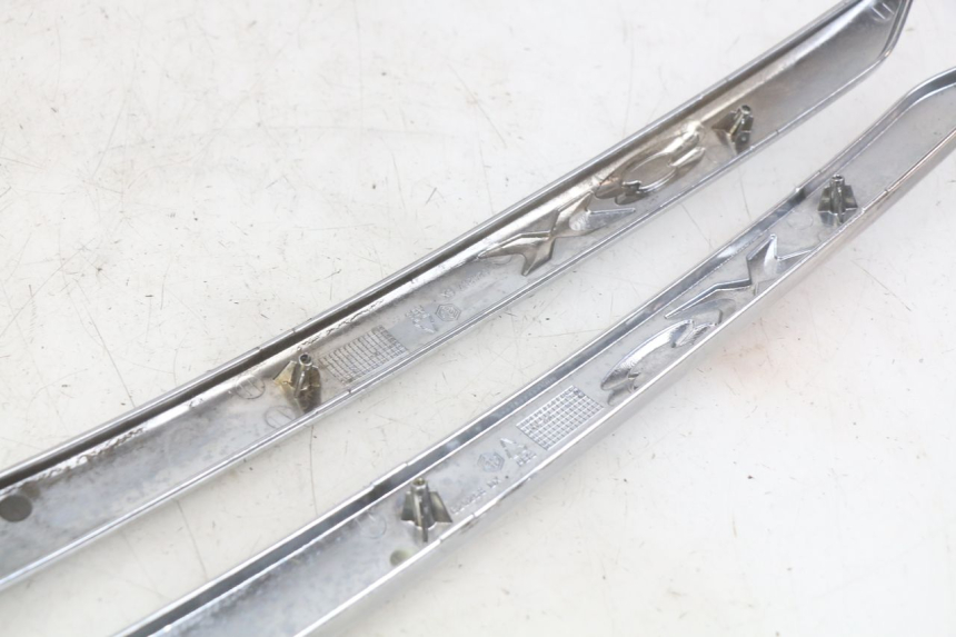 photo de TAPA BAJO EL ASIENTO PIAGGIO X8 125 (2004 - 2007) - Estado de la superficie y material