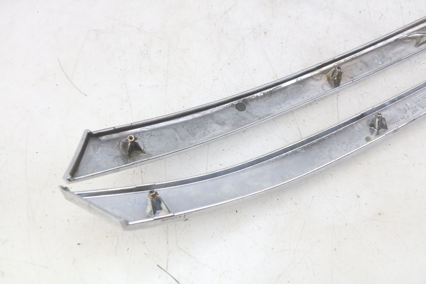 photo de TAPA BAJO EL ASIENTO PIAGGIO X8 125 (2004 - 2007) - Recambio usado revisado