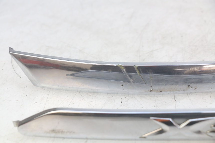 photo de TAPA BAJO EL ASIENTO PIAGGIO X8 125 (2004 - 2007) - Marcados y referencias originales