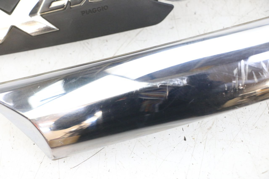 photo de TAPA BAJO ASIENTO PIAGGIO XEVO - X EVO 125 (2007 - 2017) - Estado de la superficie y material