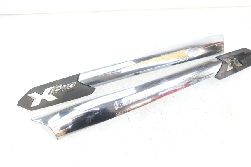 photo de TAPA BAJO ASIENTO PIAGGIO XEVO - X EVO 125 (2007 - 2017) - Marcados y referencias originales