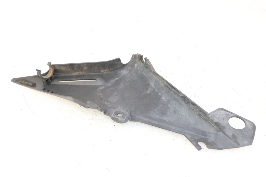 photo de TAPA BAJO ASIENTO YAMAHA XJN DIVERSION 600 (2000 - 2003) - Características distintivas