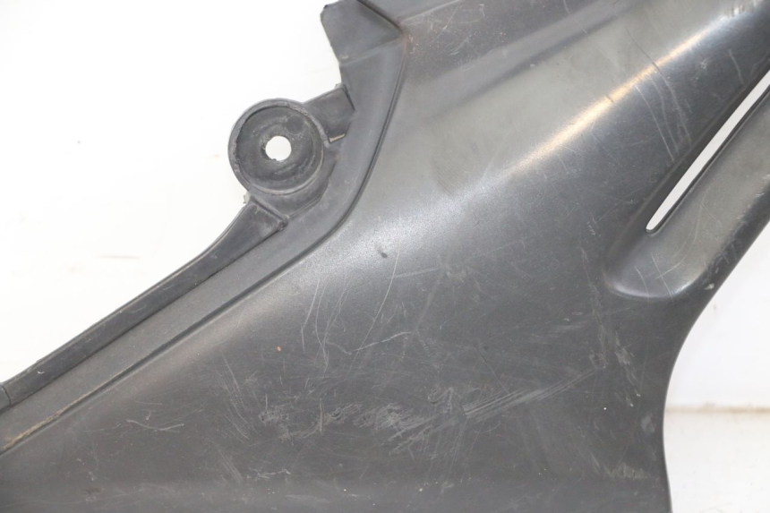 photo de TAPA BAJO ASIENTO YAMAHA XJN DIVERSION 600 (2000 - 2003) - Primer plano técnico