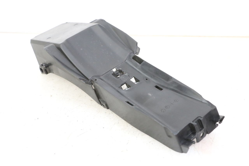 photo de TAPA BAJO ASIENTO YAMAHA TRACER 7 700 (2020 - 2024) - Primer plano técnico