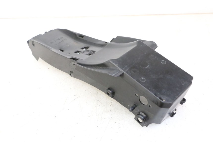 photo de TAPA BAJO ASIENTO YAMAHA TRACER 7 700 (2020 - 2024) - Detalles de los puntos de fijación