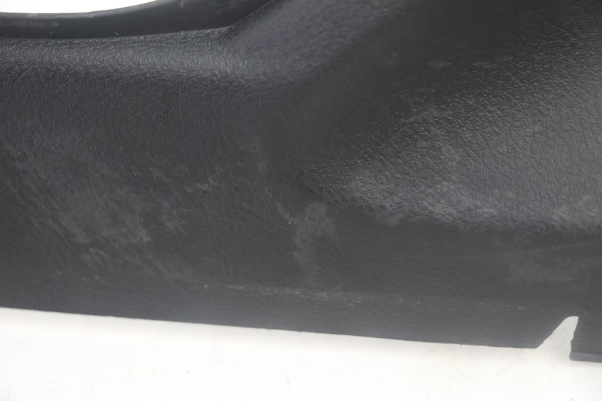 photo de TAPA BAJO ASIENTO YAMAHA YP MAJESTY 125 (2007 - 2010) - Primer plano técnico