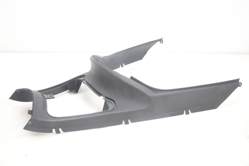 photo de TAPA BAJO ASIENTO YAMAHA YP MAJESTY 125 (2002 - 2006) - Detalle de la pieza