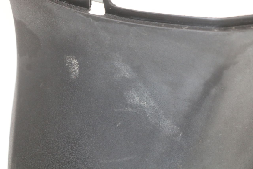 photo de TAPA BAJO EL ASIENTO PIAGGIO ZIP 4T 50 (2018 - 2020) - Primer plano técnico