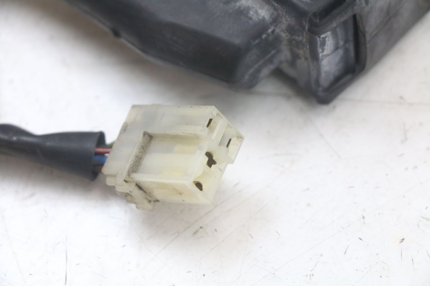 photo de UNIDAD DE CONTROL ABS YAMAHA TDM ABS 900 (2002 - 2014) - Detalles de los puntos de fijación