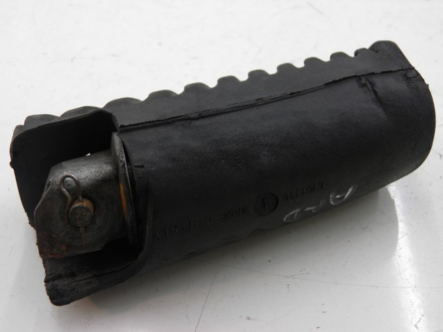 photo de REPOSAPIES TRASERA DERECHA APRILIA LEONARDO ST 250 (2002 - 2005) - Otra perspectiva