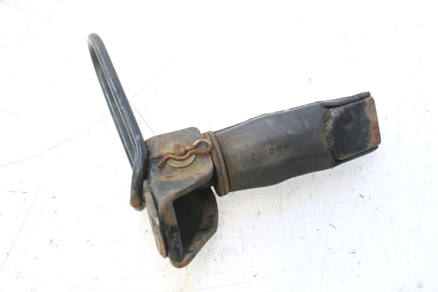 photo de REPOSAPIES TRASERA DERECHA HONDA CB TWO FIFTY 250 (1991 - 2002) - Primer plano técnico