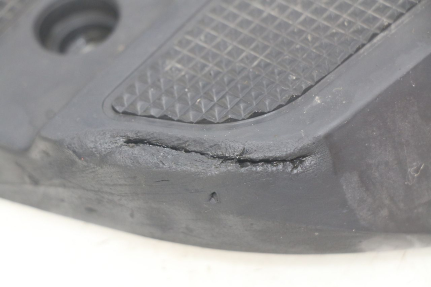 photo de SOPORTE DE PIE TRASERO DERECHO HONDA FES PANTHEON 2T 125 (1998 - 2002) - Primer plano técnico