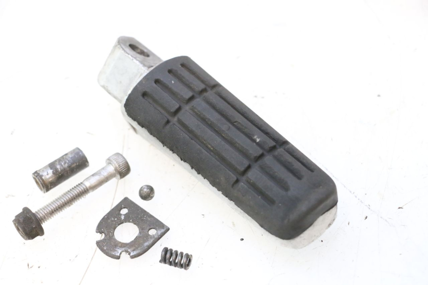 photo de REPOSAPIES TRASERA DERECHA YAMAHA FJR 1300 (2001 - 2005) - Detalle de la pieza