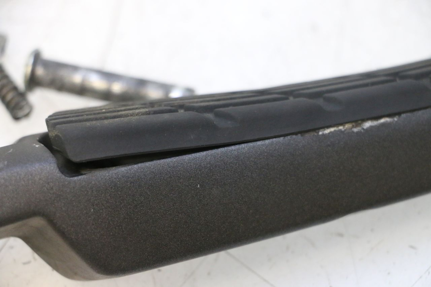 photo de REPOSAPIES TRASERA DERECHA HONDA FJS SILVER WING SILVERWING 400 (2005 - 2008) - Detalle de la pieza